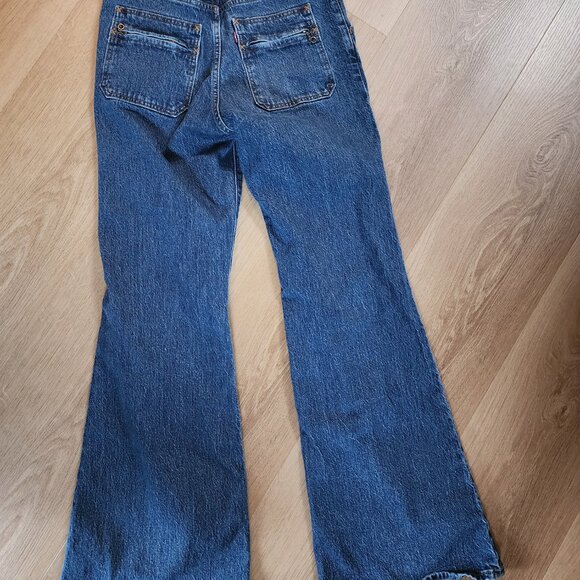 Levi's Ribcage Bell Vintage Women's Jeans - Picture 13 of 14